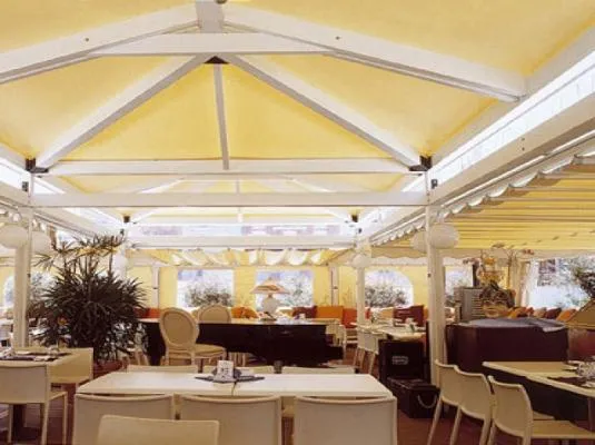 combinazione gazebo mod. Taormina con pergole perimetrali sup. coperta mq.260 (vista interna)