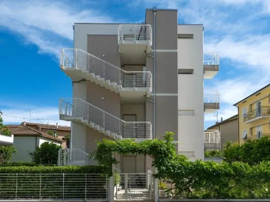 edifici multipiano in legno lamellare