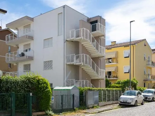 edifici multipiano in legno lamellare