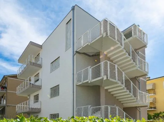 edifici multipiano in legno lamellare